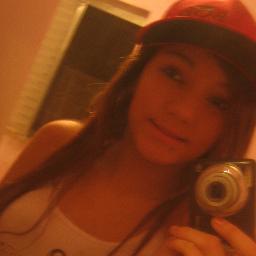 -- eu não acredito em tudo que me falam pois afinal as pessoas mentem;;* .13 anos chata, irritante,ciumenta e no momento Apaixonada ;* ♥