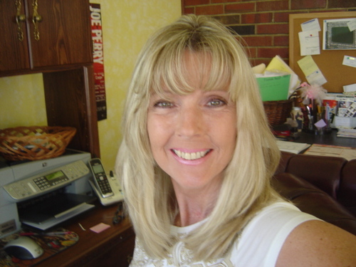 CUElessdee's profile picture. Wife, Porcelain Portrait Artist, Pool Player, Maltese