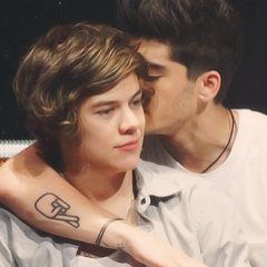 Full-time Directioners. O.N.E.D.I.R.E.C.T.I.O.N. 12 words describe them but takes only 4 words to describe my LOVE