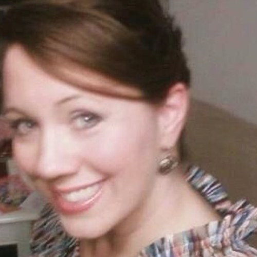 Vintythreads's profile picture. Etsy Vintage Online Store Owner and Mom