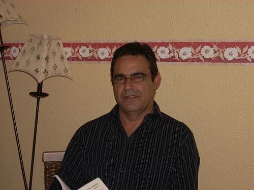 Soy Manuel Fernández, autor de LA SEMILLA DEL PESCADOR y de LA SOGA DE UNA SAGA.
Nací zurdo y feminista!
Luchando siempre por la igualdad!
Salud y República!