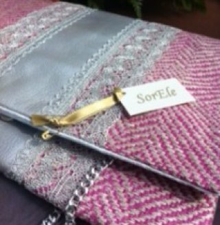 soreletenerife's profile picture. Bolsos originales, distintos, personalizados, imaginativos y totalmente artesanales. Less is More.
E-mail: soreletenerife@gmail.com
Facebook: SorEle Tenerife