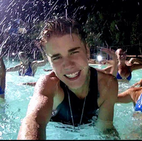 Belibers follow if you love Justin Bieber ❤ BELIEBERS ❤ i'm a boyBelieber :)