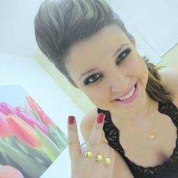 seja o tipo de mulher que quando seus pés tocam o chão a cada manhã, o diabo fala Oh droga, ela acordou! ;)
 ! fallow-me *-*