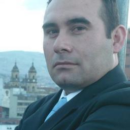 En estos momentos me despeño como operador de medios tecnológicos en una de las mejores cadenas radiales que tiene mi país ,me gusta la música y la poesia