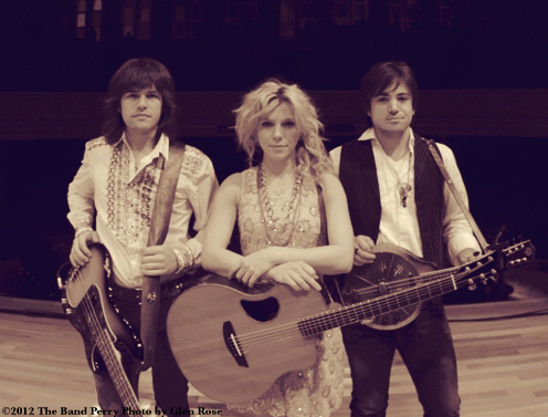 I love @TheBandPerry & @JanetJealousy.