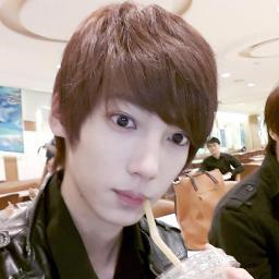 สวัสดีครับ ผมบอท โจ ยองมิน แห่งวง Boyfriend ครับ~ ผมน่ารัก ปากหวาน ติดกวน และใสซื่อ(?) ฟอลมาคุยกันได้นะครับผม ^^~ อยากให้ผมฟอลกลับ บอกผมนะครับ