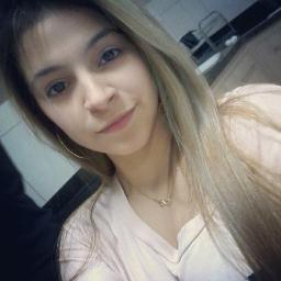 Uma chata com 18 aninhos, comprometida, as vezes estranha, toda vez feia :) #FOLOOOW