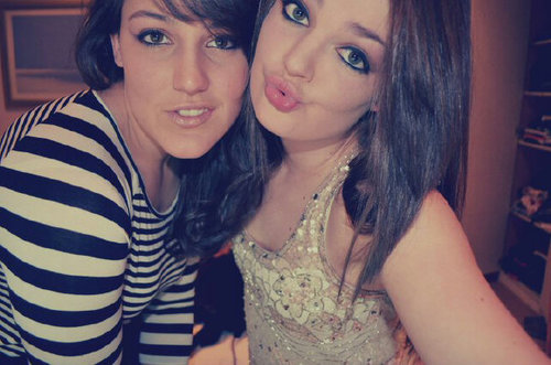 nikkinaks12's profile picture. 