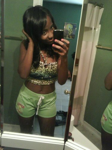 #TeamFollowback....#TeamDarkskin.....my name shay,everybody call me skittlez because im always sweet and i got one sour moment ;)