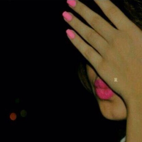 سااِعيش هكذاِ لآ ااهوى حبيباً ولايشغلنيُ عشيقاًا وكفىَ اانتهت القصہ ف ااسفاً لن اِاعشقُ من بعده ابدا