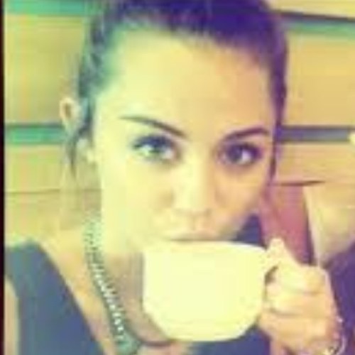 Suedeeira's profile picture. “ Em todos os segundo , minha respiração continua por ti ” @ChayLeao