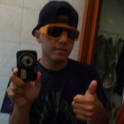 Haha eu tenho o namorado mais lindo , nao sou nda sem vs bb , te amo mt , @VCR_barbie aq *---*