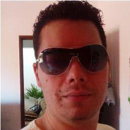 Uma pessoa que ama a vida....E que da valor a tudo e a todos até que estes mesmos me provem que compensa eu fazer o mesmo...