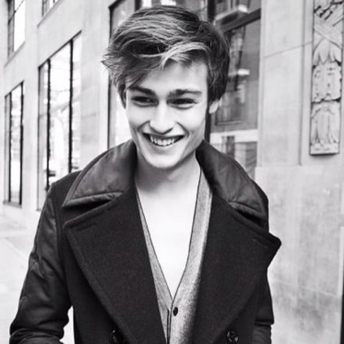 Screw becoming the Prince Charming of a fairytale. Im ready to write my own story. {{RP||OC||18+}}