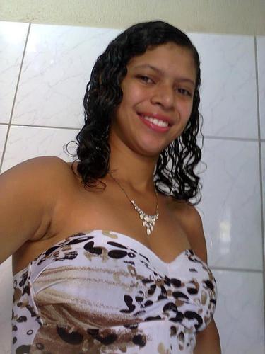 *Quando a tristeza olhar para vc, só tem um jeito; olhar de volta para ela, dar um sorriso e deixar ela sem jeito ♥