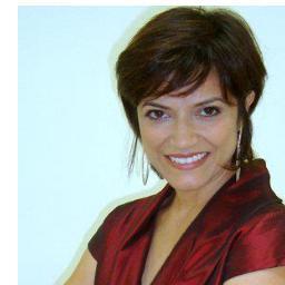 Formada em Direito, esteticista, maquiadora, consultora de beleza, apresentadora de rádio e TV e palestrante.