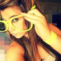 ~I Love sing and write music♪. I Love the world of fotography. Ask me; http://t.co/FF3ZEaxF