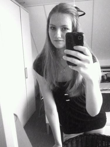 Renate_vd's profile picture. 17 / rietlanden / 5 havo / paardrijden / YOLO / friends / 121112' love @peter_eier (l)