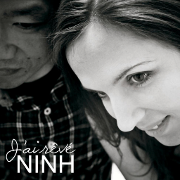 Une guitare, une voix, parfois deux. Un duo en toute simplicité!
Amoureux des mots, ils vous invitent à les rejoindre dans leur univers musical.