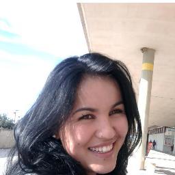 Con lápiz, escribí tu nombre, con pluma lo subraye a saber que no me quieres con lagrimas lo borre.