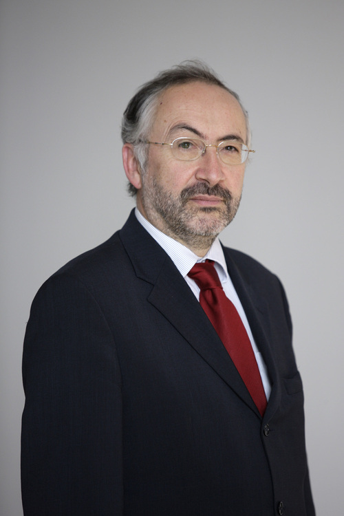 Senior Advisor. Doctor CC. de la Información. Licenciado Derecho. Diplomado Dir. Comercial, Máster en Marketing y en Abogacía.