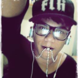- Percussionista Da Banda @Levada_X . Quer saber mais ? Segue ... :D
