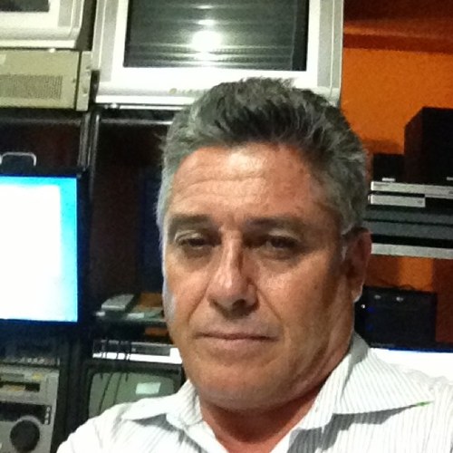 Economista, Especialista en Mercadeo y Comunicador. Productor Audiovisual del F.I.C.S. y Gerente de PRODUCTORES DE TELEVISIÓN -Canal TRO en Santander-Colombia.