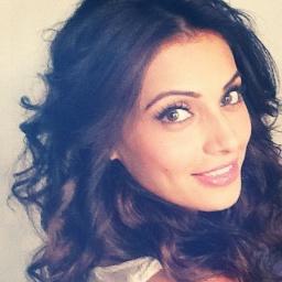 i'm a girl who's obsessed with Bollywood, worship BIPASHA BASU and dedicate every tweet to her! ;) she is the inspiration of my life! luv u @bipsluvurself