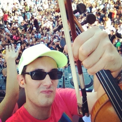 Clem B is a Live violonist with many DJ's all over Europe. He composed some titles with Flavio Wariez and he's playing with Jeremy De Koste, and Ysa Ferrer