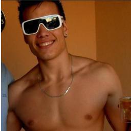 19 anos, PALMEIRENSE, Canceriano, Paulistano, e namorado da @jeetequila_ ♥