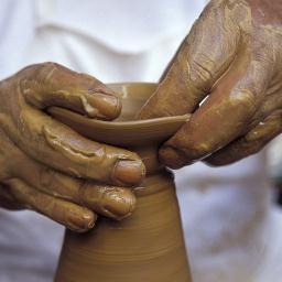 ArtesanodeVidas's profile picture. Ustedes son en mis manos como el barro en las manos del alfarero -Jeremias 18:6