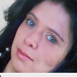 Vivo do meu jeito, tenho minhas opiniões, adoto minhas atitudes e, mesmo que isso não agrade alguns, não vou mudar pra agradar ninguem!
