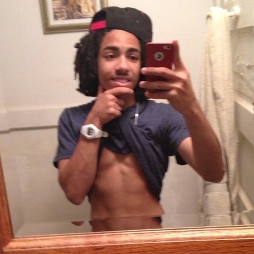 @TEAMSHAWTYBOY nigga thats the life! #SODMGFamily young and reckless bruh living the life forever! im reckless #youngandreckless