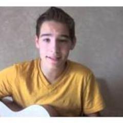 I'm Lindsay I love @ReedDeming, @LoganLerman, and @JacobWhitesides they are my inspirations I love them all!!!