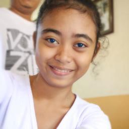 Cwek Simpel:)  22 Januari 96 \ =D / ♥  Mention for follback yha :)  ♥