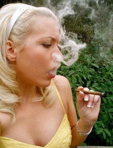 Queen_Mary_Jane's profile picture. Weed Queen looking for a weed King..  #smokeweedeveryday