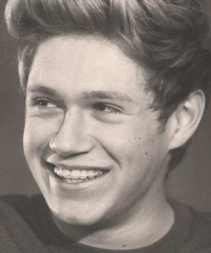Fake italiano di @NiallOfficial Much loovee!
#singleeeeeeeeeeeee!
Cercando ragazza