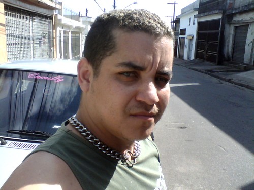 CURTIR A VIDA E TENTAR SEMPRE SER FELIZ , AMO MINHA FAMILIA