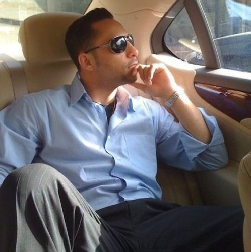 Remonaziz7's profile picture. 