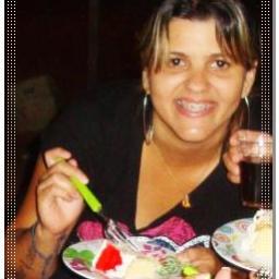 priscillaLiraa's profile picture. A gente não precisa tá colado pra tá junto,Nossos corpos se conversam por horas e horas
Sem palavras tão dizendo a todo instante um pro outro...(8) #TeVivo