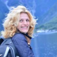 Pasiune, creativitate, nitel perfectionism, limba ascutita. Marketer & calator de nisa, va promit o alta perspectiva.