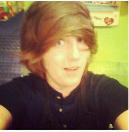 I'm Coree I'm a ginger :c I'm  17 so follow and ill follow back