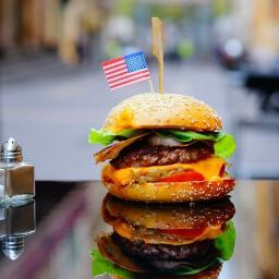 Restaurant à Marseille, spécialiste de la confection du hamburger et spécialités nord américaines à partir de produits frais. Service de livraison à domicile.