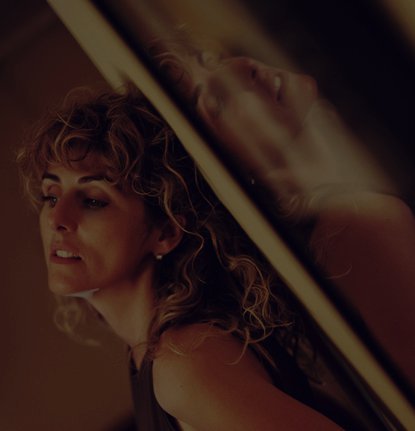 Fotógrafa.
Expresando sentimientos, sensaciones , alegrías.... de las personas que pasan por mi vida.