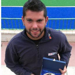 Entrenador de hockey, estudiante de psicología y amante del deporte.