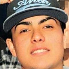 nem sempre o sorriso que eu trago no rosto, é a vida que eu venho levando , mais sempre estou de cabeça erguida , e de pouco em pouco eu vou ,conquistando ♪