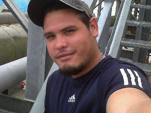 Larezeb's profile picture. De las millones de cosas que puedes llegar hacer.... Solo una que hagas le dara la paz a todo el trabajo y busqueda de toda una vida. Entregale tu vida a Cristo