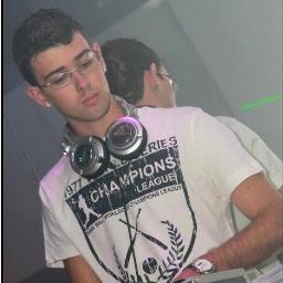 DJ, Conceituado por ser um grande animador das pistas. Contato (13)7819-8064 Id:125*71303 http://t.co/rBxJrg9Q