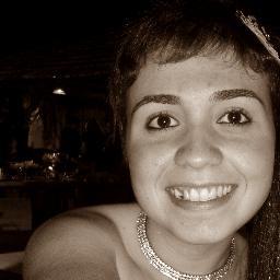 Estudante, geminiana, curiosa, inquieta, dramática, estressada, impulsiva, escritora, cantora,violeira, fã de The Killers, Keane ,House MD, violão e fotografia.